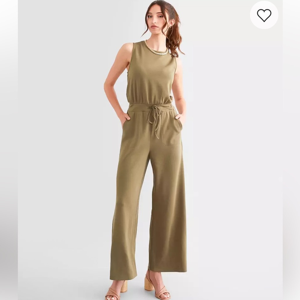 Davi & Dani olive green wide leg jumpsuit with pockets M